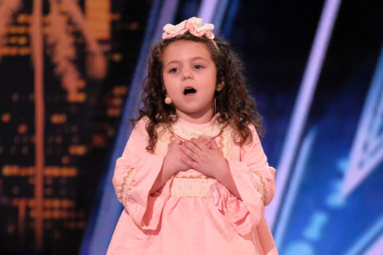 💖✨This 5-Year-Old Girl Revived a Frank Sinatra Classic Like Nobody Saw Coming 💖✨This 5-Year-Old Girl Revived a Frank Sinatra Classic Like Nobody Saw Coming